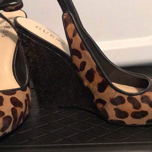 Clasic Guess wedge leopard print shoes - Picture 3 of 4